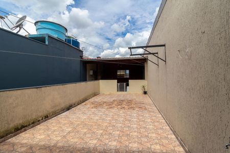 Casa à venda com 145m², 4 quartos e 2 vagas Casa à venda com 145m², 4 quartos e 2 vagasQuintal
