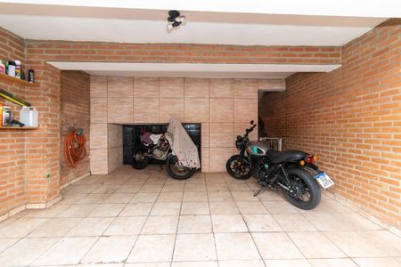 Casa à venda com 145m², 4 quartos e 2 vagas Casa à venda com 145m², 4 quartos e 2 vagasGaragem