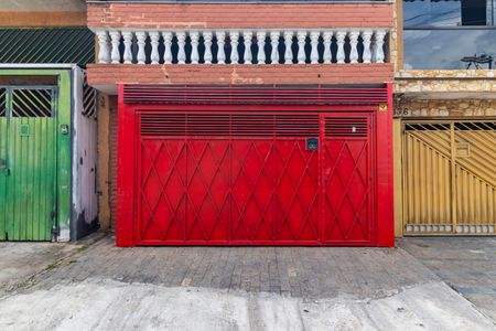 Casa à venda com 145m², 4 quartos e 2 vagas Casa à venda com 145m², 4 quartos e 2 vagasFachada