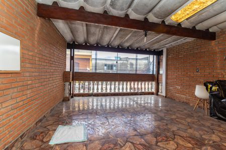 Casa à venda com 145m², 4 quartos e 2 vagas Casa à venda com 145m², 4 quartos e 2 vagasVaranda