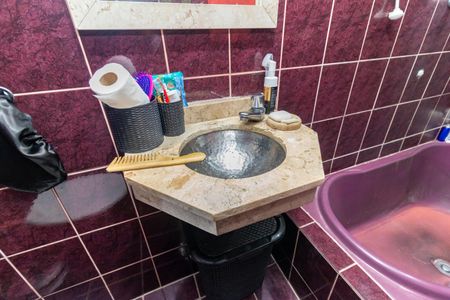 Casa à venda com 145m², 4 quartos e 2 vagas Casa à venda com 145m², 4 quartos e 2 vagasBanheiro da Suíte