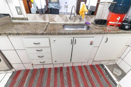 Casa à venda com 145m², 4 quartos e 2 vagas Casa à venda com 145m², 4 quartos e 2 vagasCozinha - Armários