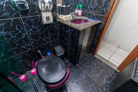 Casa à venda com 145m², 4 quartos e 2 vagas Casa à venda com 145m², 4 quartos e 2 vagasBanheiro Social