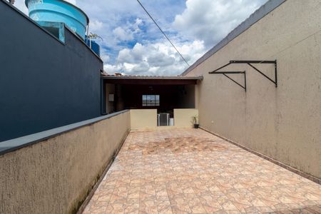 Casa à venda com 145m², 4 quartos e 2 vagas Casa à venda com 145m², 4 quartos e 2 vagasQuintal