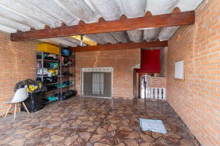 Casa à venda com 145m², 4 quartos e 2 vagas Casa à venda com 145m², 4 quartos e 2 vagasVaranda