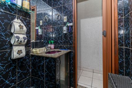 Casa à venda com 145m², 4 quartos e 2 vagas Casa à venda com 145m², 4 quartos e 2 vagasBanheiro Social