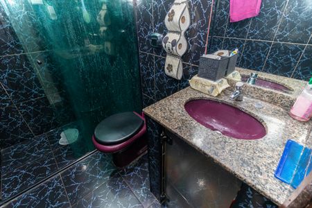 Casa à venda com 145m², 4 quartos e 2 vagas Casa à venda com 145m², 4 quartos e 2 vagasBanheiro Social