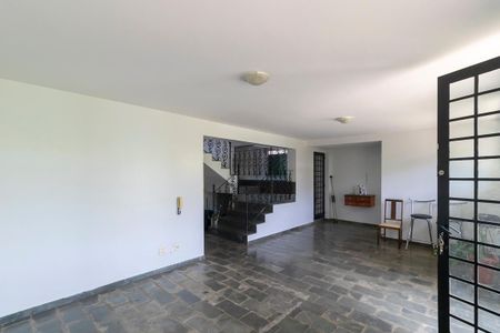 Casa à venda com 336m², 5 quartos e 4 vagasSalão