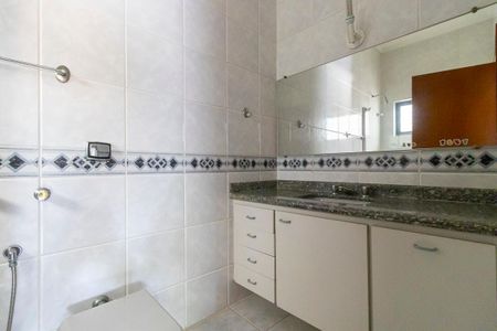 Casa à venda com 336m², 5 quartos e 4 vagasBanheiro da suíte 2