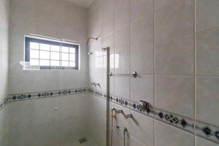 Casa à venda com 336m², 5 quartos e 4 vagasBanheiro da suíte 2