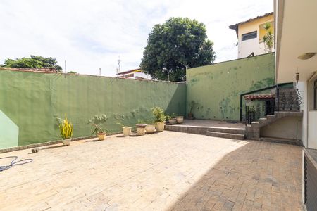 Casa à venda com 336m², 5 quartos e 4 vagasQuintal