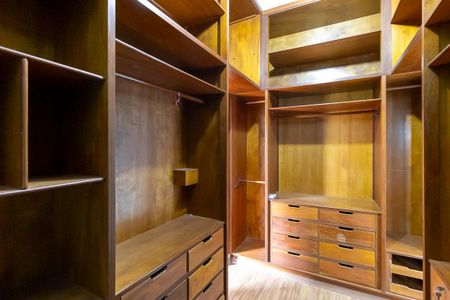 Casa à venda com 336m², 5 quartos e 4 vagasQuarto da suíte 1