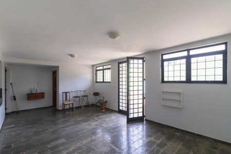 Casa à venda com 336m², 5 quartos e 4 vagasSalão