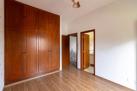 Casa à venda com 336m², 5 quartos e 4 vagasQuarto da suíte 3