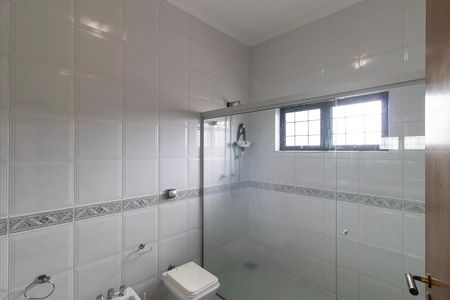 Casa à venda com 336m², 5 quartos e 4 vagasBanheiro da suíte 1