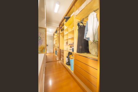 Casa à venda com 250m², 3 quartos e 3 vagasCloset da suíte