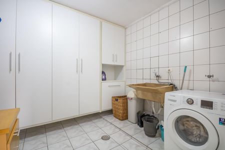 Casa à venda com 250m², 3 quartos e 3 vagasQuarto de Serviço