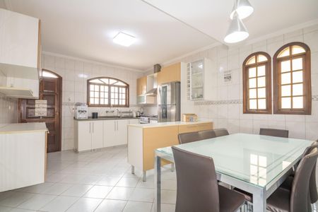 Casa à venda com 250m², 3 quartos e 3 vagasCozinha