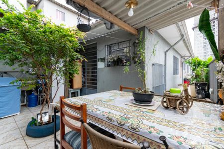 Casa à venda com 218m², 3 quartos e 2 vagas Casa à venda com 218m², 3 quartos e 2 vagasQuintal