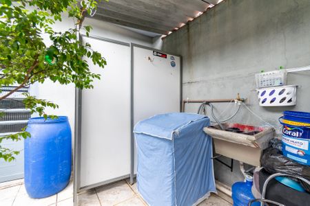 Casa à venda com 218m², 3 quartos e 2 vagas Casa à venda com 218m², 3 quartos e 2 vagasÁrea de Serviço