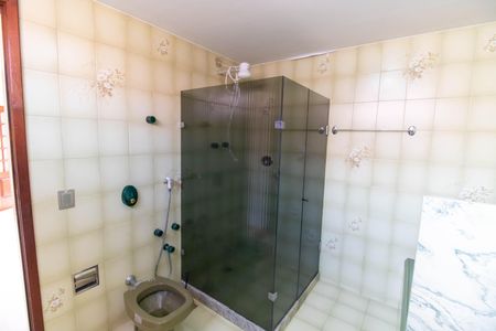 Casa à venda com 539m², 5 quartos e 3 vagasBanheiro da Suíte 1