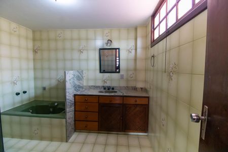 Casa à venda com 539m², 5 quartos e 3 vagasBanheiro da Suíte 1