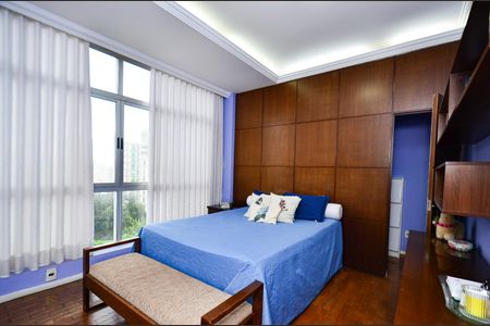 Apartamento à venda com 280m², 5 quartos e 1 vaga Apartamento à venda com 280m², 5 quartos e 1 vagaSuite