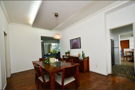 Apartamento à venda com 280m², 5 quartos e 1 vaga Apartamento à venda com 280m², 5 quartos e 1 vagaSala