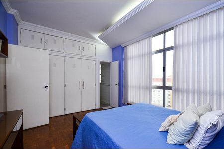 Apartamento à venda com 280m², 5 quartos e 1 vaga Apartamento à venda com 280m², 5 quartos e 1 vagaSuite