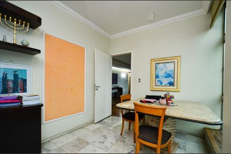 Apartamento à venda com 280m², 5 quartos e 1 vaga Apartamento à venda com 280m², 5 quartos e 1 vagaEscritorio