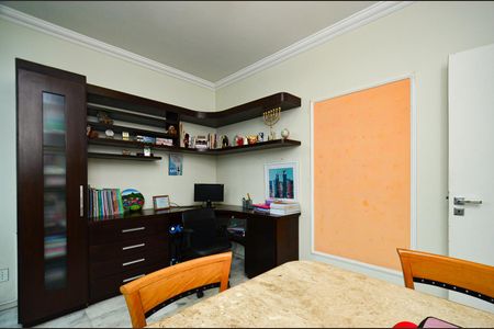 Apartamento à venda com 280m², 5 quartos e 1 vaga Apartamento à venda com 280m², 5 quartos e 1 vagaEscritorio