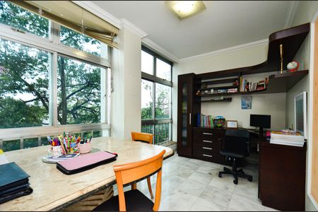 Apartamento à venda com 280m², 5 quartos e 1 vaga Apartamento à venda com 280m², 5 quartos e 1 vagaEscritorio