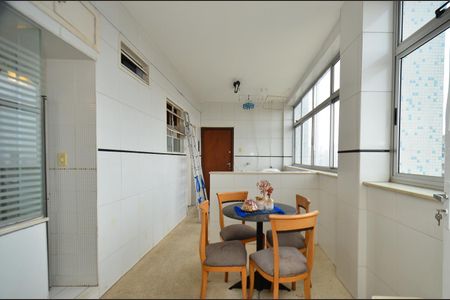 Apartamento à venda com 280m², 5 quartos e 1 vaga Apartamento à venda com 280m², 5 quartos e 1 vagaCozinha