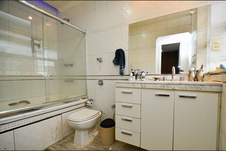 Apartamento à venda com 280m², 5 quartos e 1 vaga Apartamento à venda com 280m², 5 quartos e 1 vagaBanheiro Suite