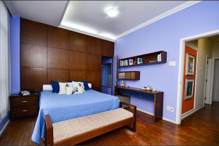 Apartamento à venda com 280m², 5 quartos e 1 vaga Apartamento à venda com 280m², 5 quartos e 1 vagaSuite