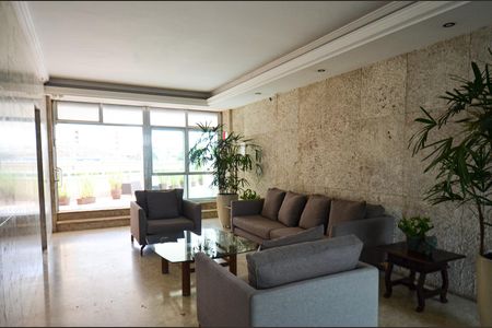 Apartamento à venda com 280m², 5 quartos e 1 vaga Apartamento à venda com 280m², 5 quartos e 1 vagaHall de entrada