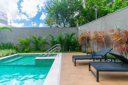 Studio para alugar com 27m², 1 quarto e sem vaga Studio para alugar com 27m², 1 quarto e sem vagaÁrea comum - Piscina