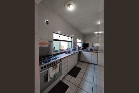 Casa à venda com 340m², 4 quartos e 6 vagasCozinha - Torneira