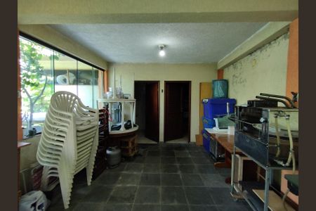 Casa à venda com 340m², 4 quartos e 6 vagasSalão