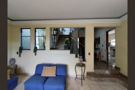 Casa à venda com 340m², 4 quartos e 6 vagasSala