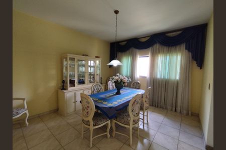 Casa à venda com 340m², 4 quartos e 6 vagasSala de Jantar