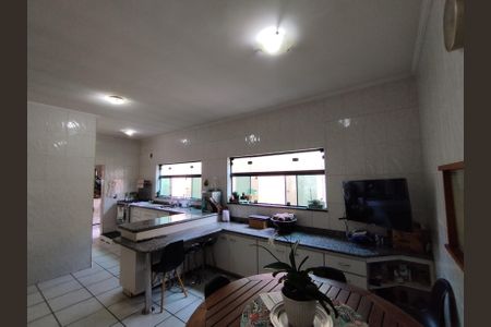 Casa à venda com 340m², 4 quartos e 6 vagasCozinha - Armários