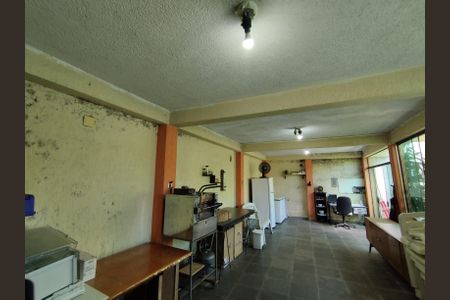 Casa à venda com 340m², 4 quartos e 6 vagasSalão