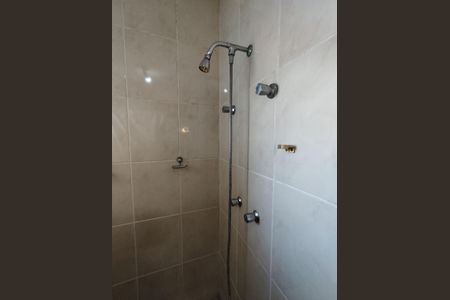 Casa à venda com 340m², 4 quartos e 6 vagasChuveiro aquecedor Solar