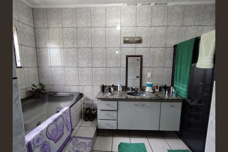 Casa à venda com 340m², 4 quartos e 6 vagasBanheiro da Suite 1