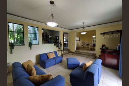 Casa à venda com 340m², 4 quartos e 6 vagasSala de Estar