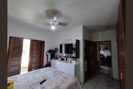 Casa à venda com 340m², 4 quartos e 6 vagasSuíte 2