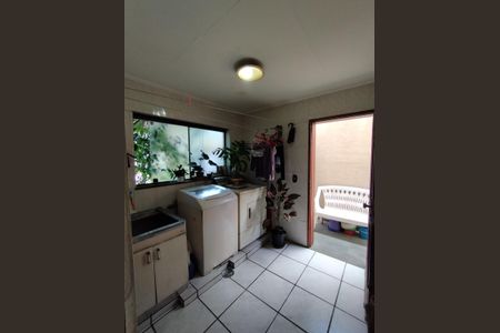 Casa à venda com 340m², 4 quartos e 6 vagasCozinha e Área de Serviço