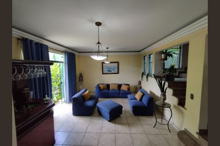 Casa à venda com 340m², 4 quartos e 6 vagasSala de Estar