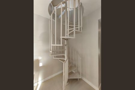 Apartamento à venda com 183m², 4 quartos e 3 vagasEscada